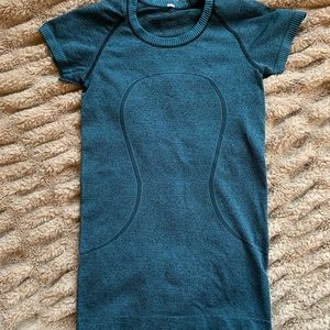 Lululemon women’s swiftly tech short sleeve